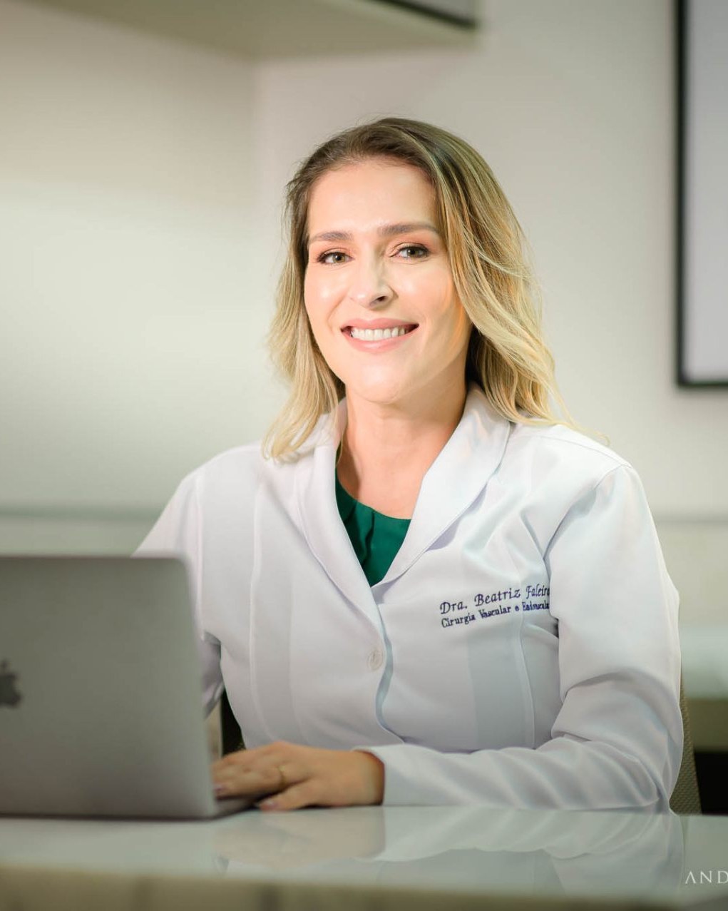 Dra. Beatriz Faleiro, médica angiologista e cirurgiã vascular